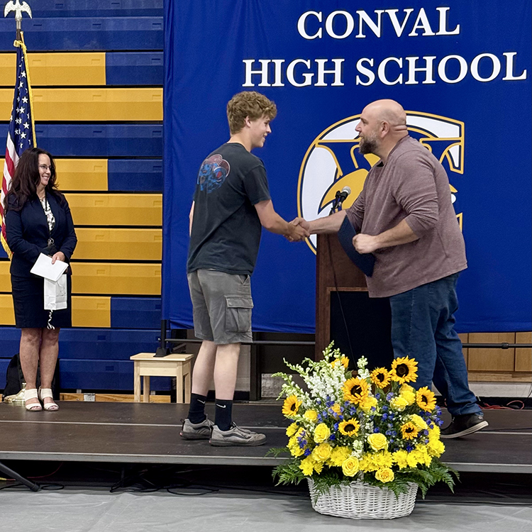 STudent receives an award
